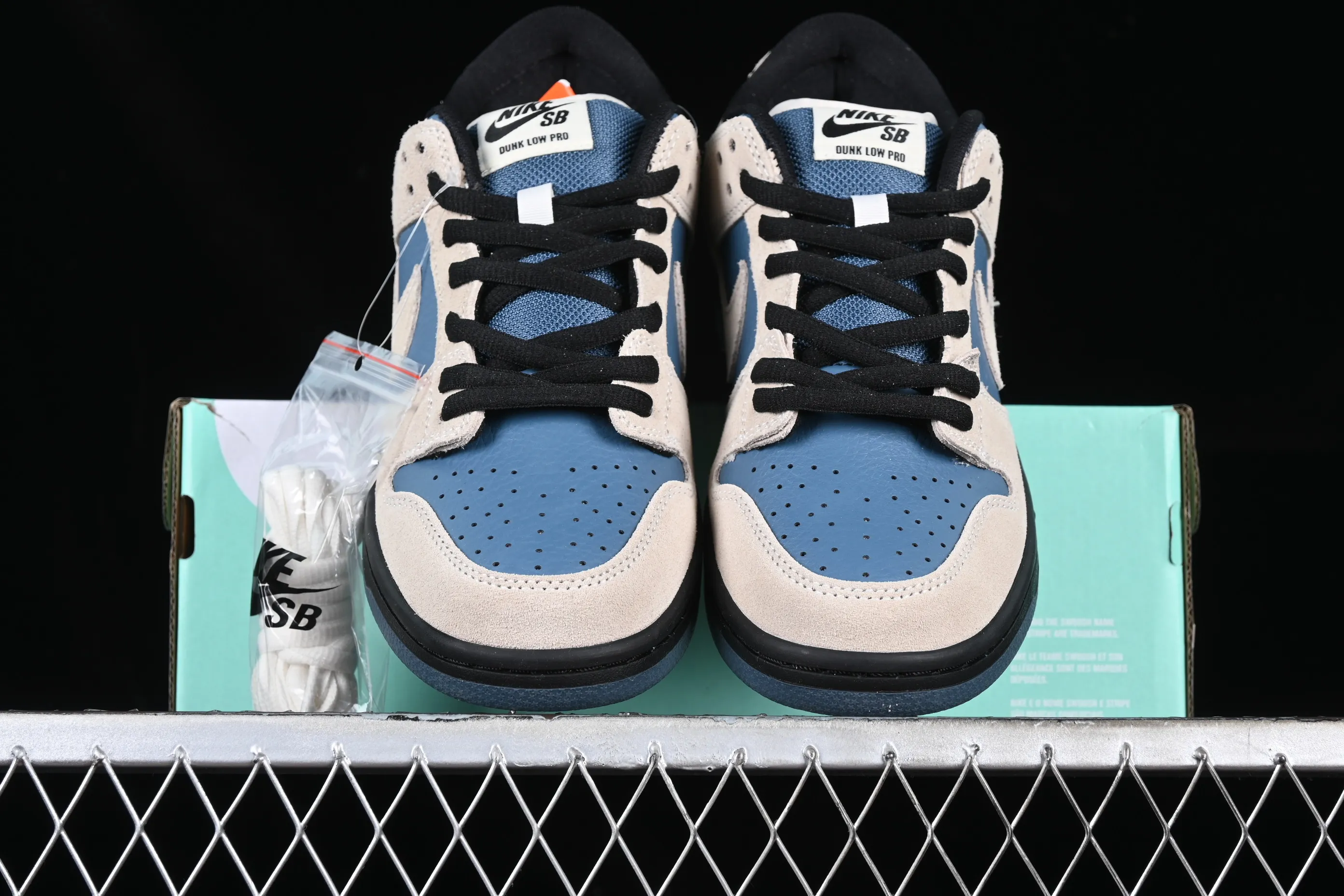 All categories Nk SB Dunk series Nk SB Dunk Low low-top sneakers Nk Dunk Low SB Pro Blue and white dunk series low-top casual sports skateboard shoes BQ6817-200